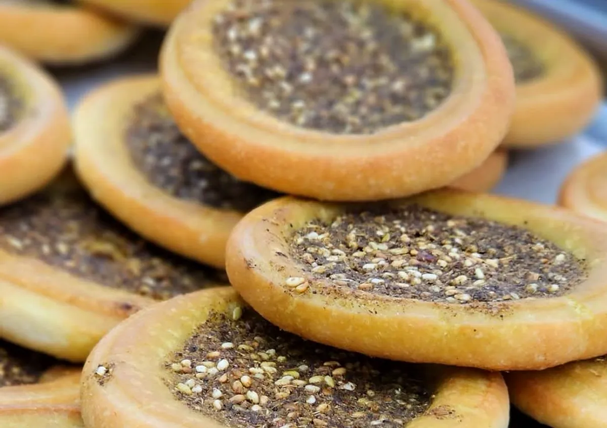 مناقيش زعتر طازجة